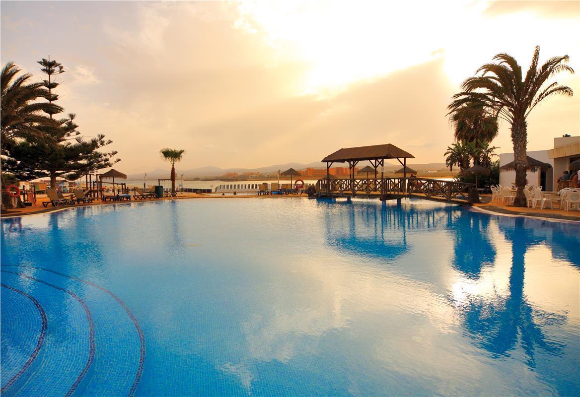Barcelo Castillo Beach Resort In Caleta De Fuste Fuerteventura Barcelo Castillo Beach Resort In Caleta De Fuste Fuerteventura Holidays From 357pp Loveholidays