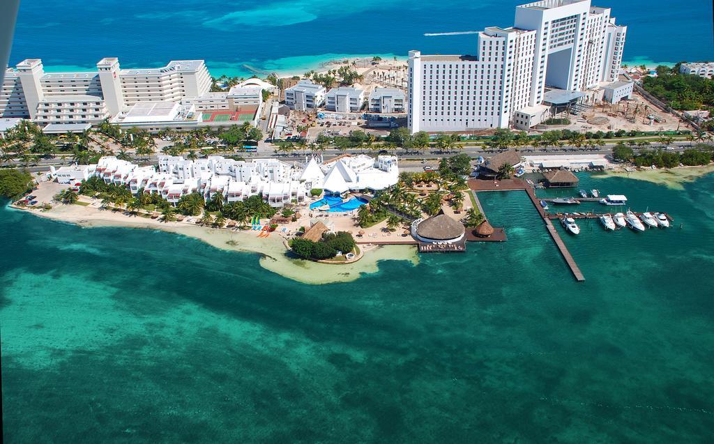 sunset marina and yacht club cancun mexico